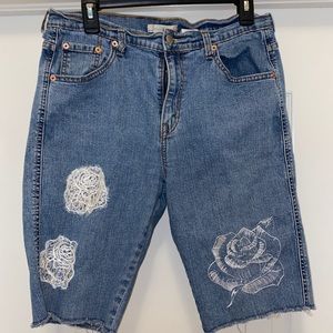 blue Levis Classic Capri cut-off 14 jeans shorts embroidered embellishment lace